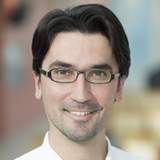 Dr. Mladen Regoda, Leiter der Spezialambulanz Ästhetische Zahnheilkunde