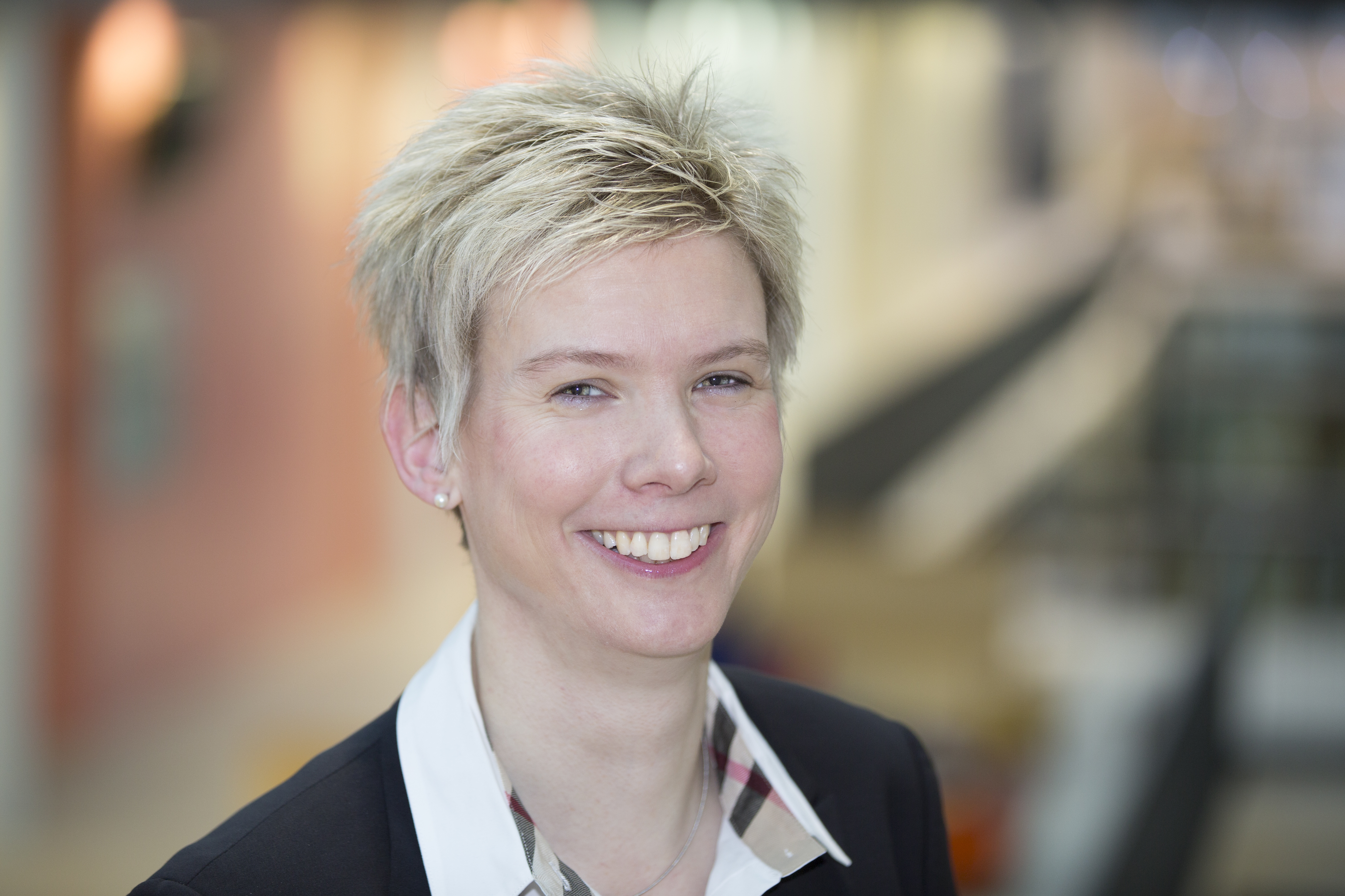 Univ.-Prof.in Dr.in Katrin Bekes, MME Leiterin des Fachbereichs Kinderzahnheilkunde und Leiterin der Spezialambulanz Mineralisationsstörungen Univ.-Prof.in Dr.in Katrin Bekes, MME Leiterin des Fachbereichs Kinderzahnheilkunde und Leiterin der Spezialambulanz Mineralisationsstörungen